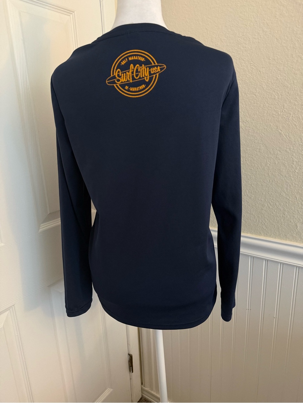 Surf City 2019 Navy Long-Sleeve V-Neck Graphic Tee - Picture 4 of 5